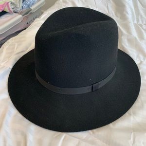 Alxiliary hat from artiza